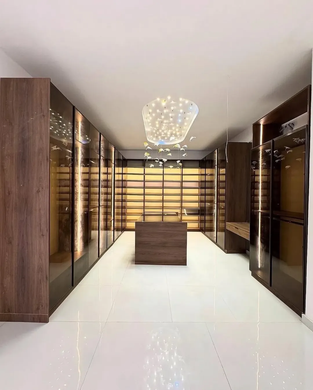 Opulent 5-Bed Duplex with Pool in Prime Osapa