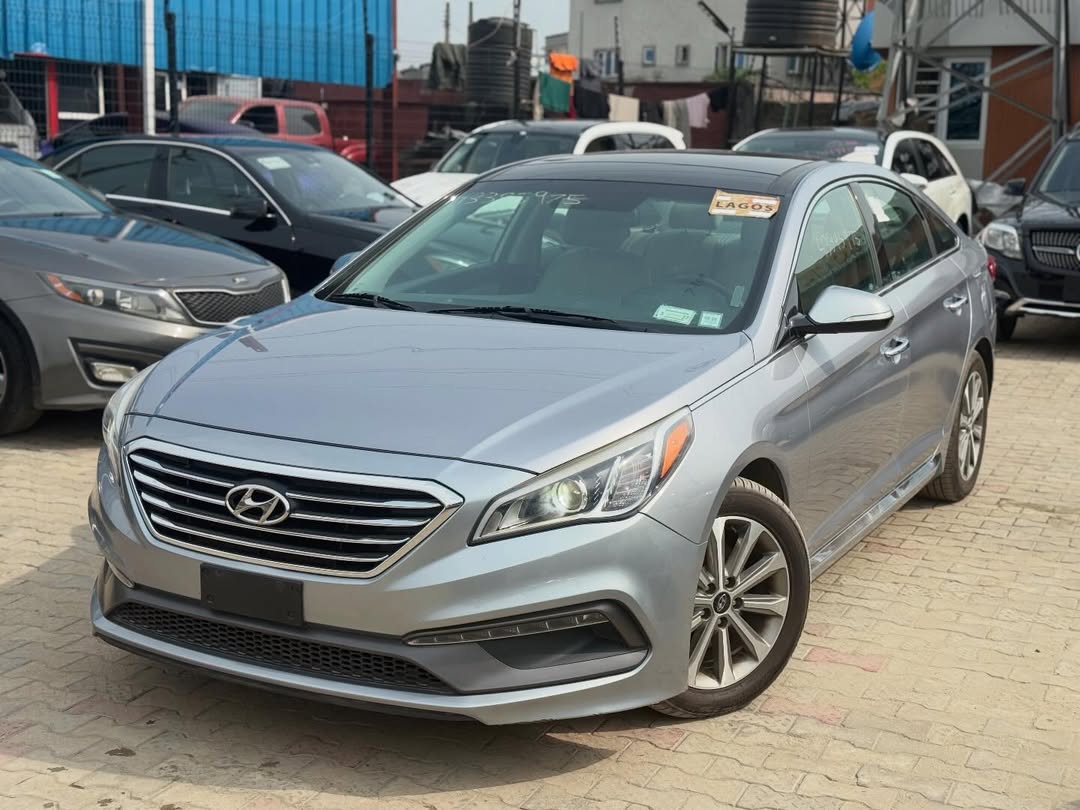 2016 Hyundai Sonata: Panoramic Luxury, Fully Paid Duty!