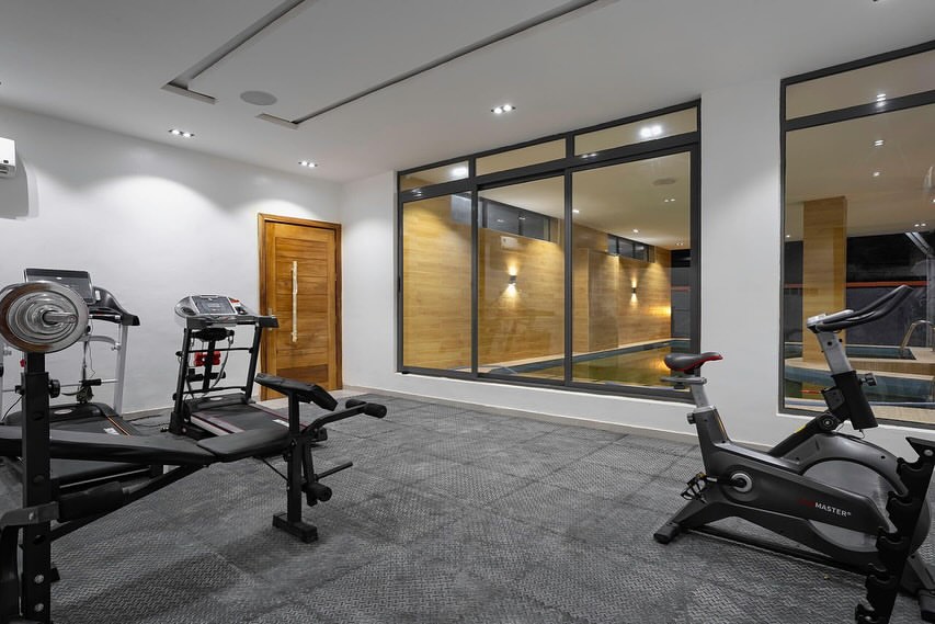 Lagos Luxury Living: Pool, Gym & Smart 2-Bedroom Haven