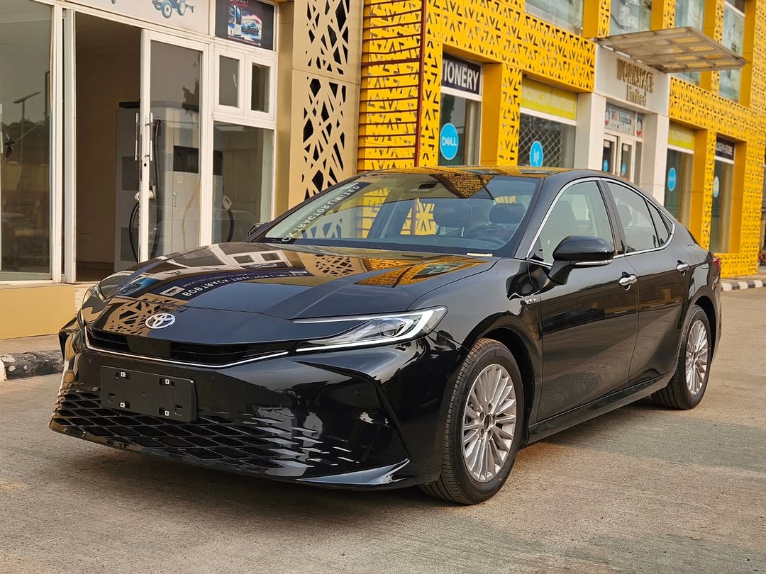 2025 Toyota Camry Hybrid: Luxury Meets Legendary Efficiency