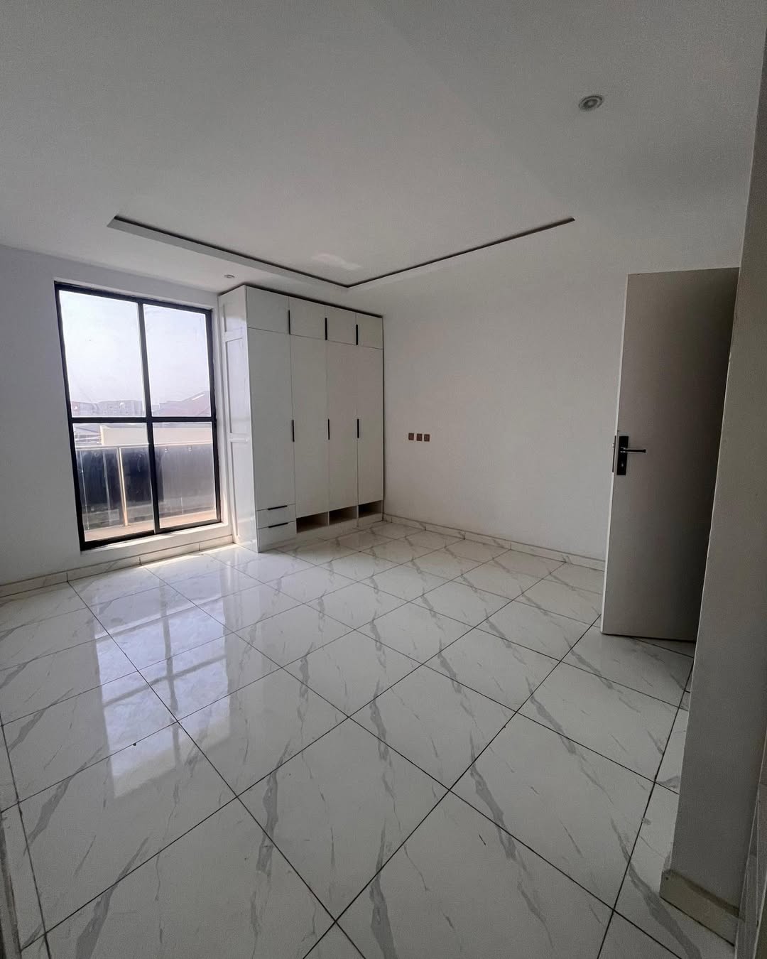 Immaculate BMW E90: 7M