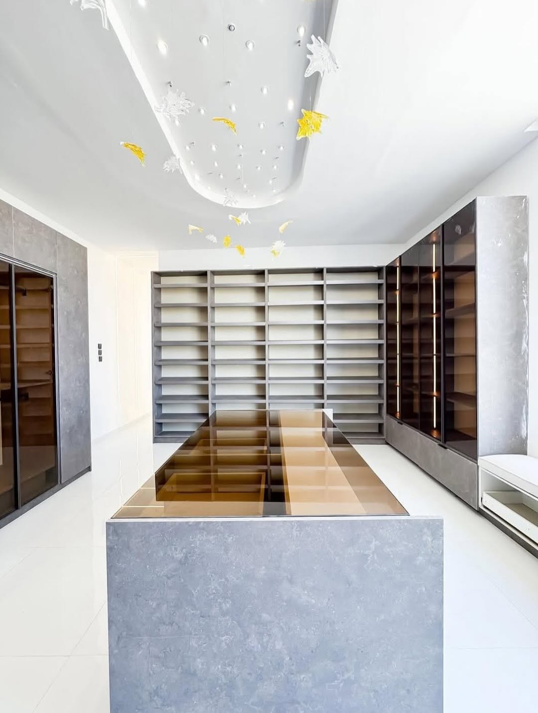 Osapa London’s Grand 600SQM Estate with Rooftop Terrace & Pool