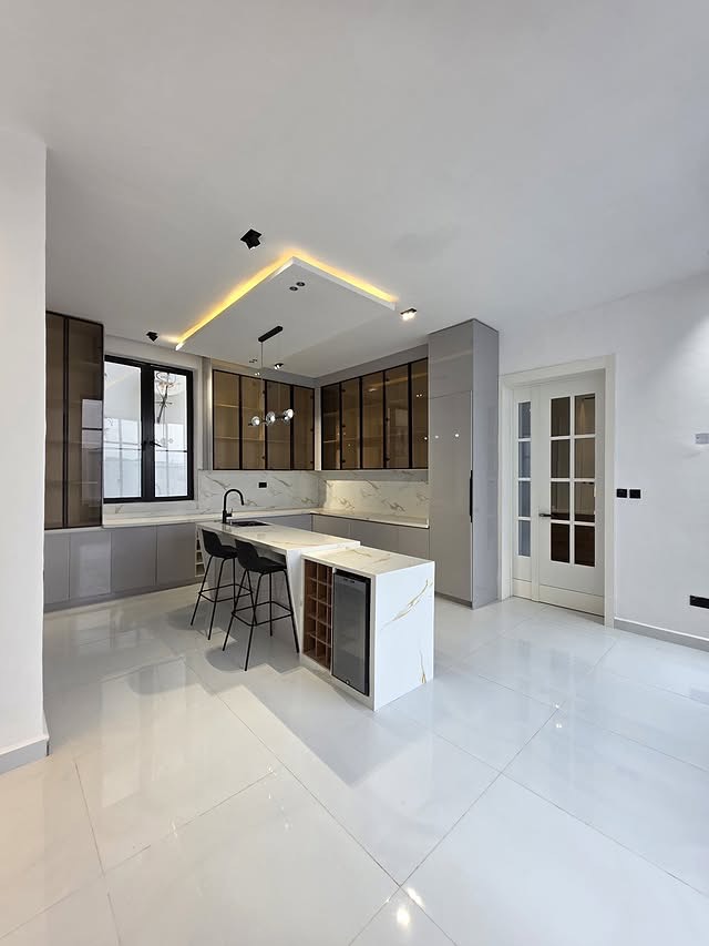 Exclusive 5-Bed Smart Dulex with Cinema & Pool in Chevron