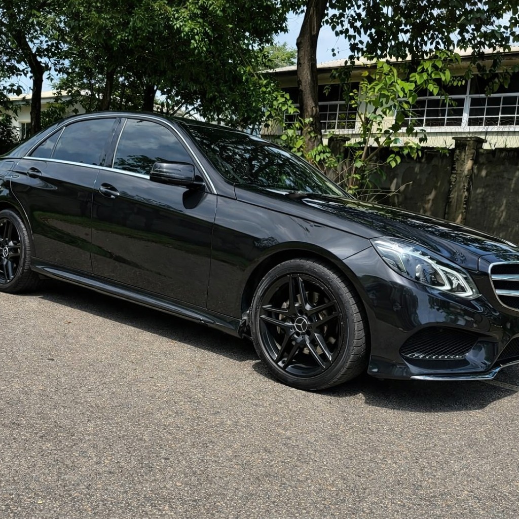 Luxury E350: Full Option, Perfect Condition