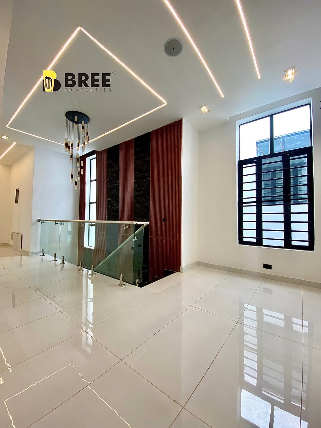 Elegant 5-Bedroom Haven with Pool in Prime Chevron Estate