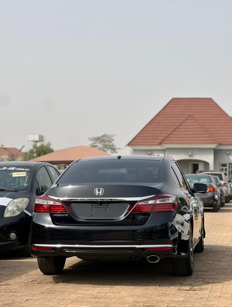 Luxury 2017 Honda Accord EX-L: Keyless & Duty-Paid