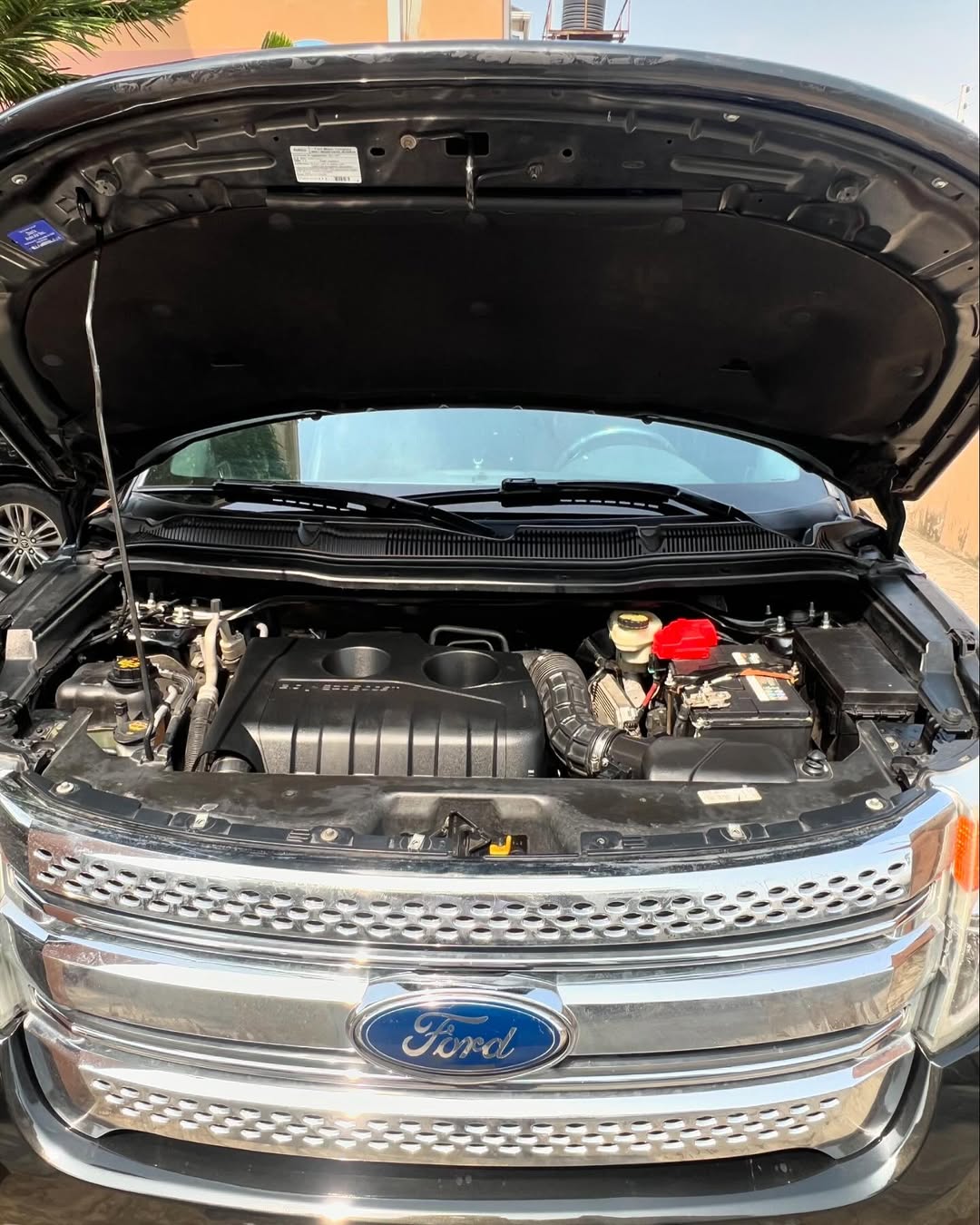 Luxury 2014 Ford Explorer: Cleared & Ready in Lagos