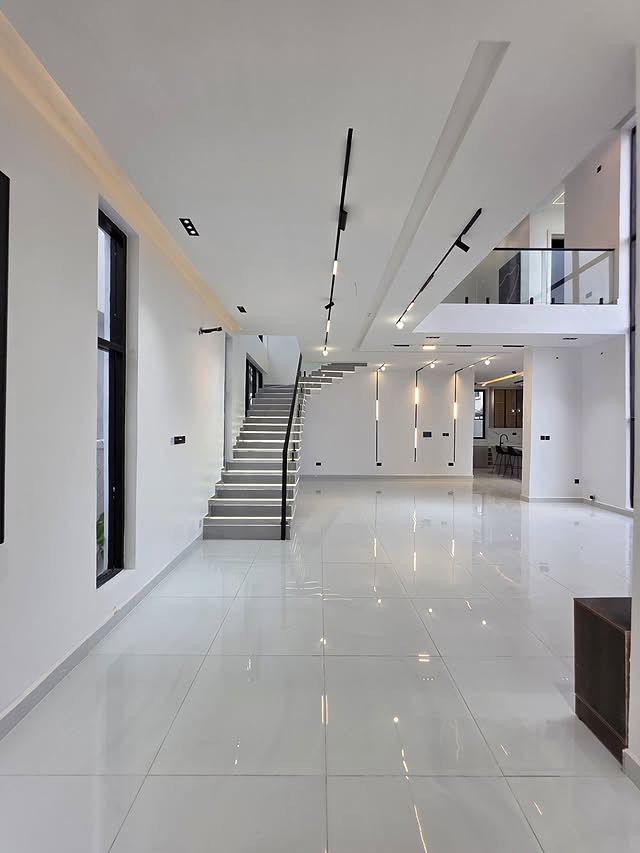 Exclusive 5-Bed Smart Dulex with Cinema & Pool in Chevron