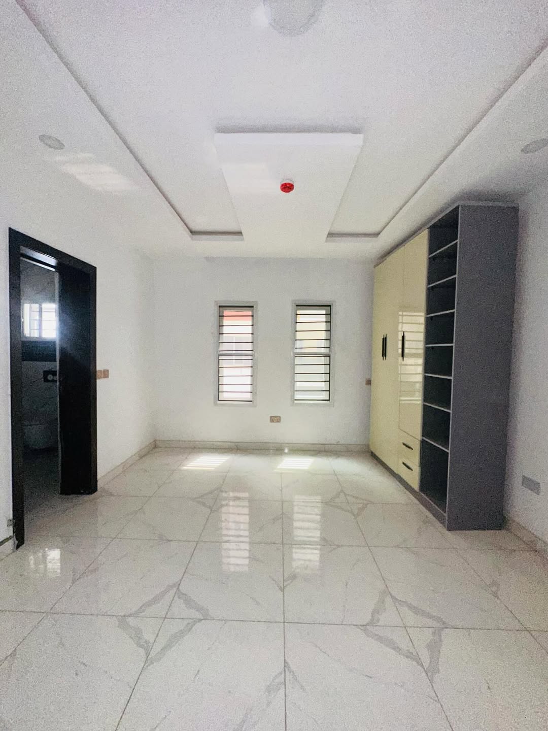Luxury 2-Bed Apartment with Pool & Gym in Lekki