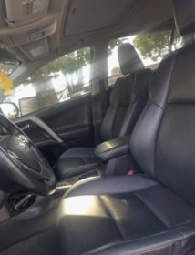 2017 Toyota RAV4 AWD: Sunroof & 360° Tech