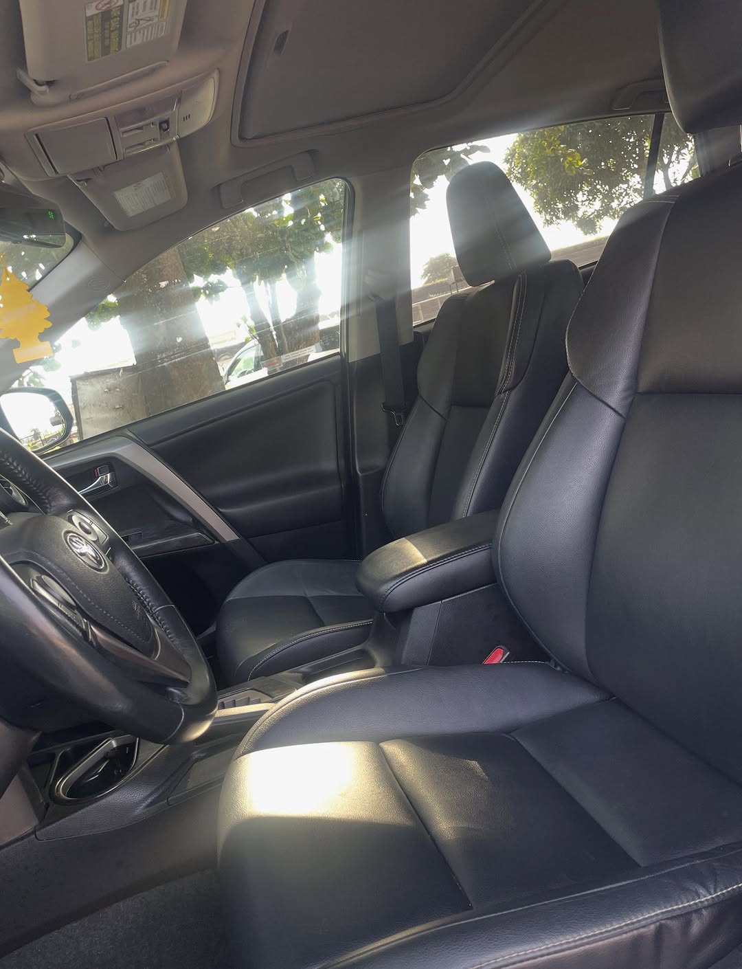 2017 Toyota RAV4 AWD: Sunroof & 360° Tech