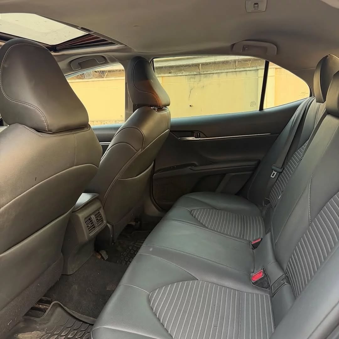 2018 Camry SE: Keyless & Wireless Charging