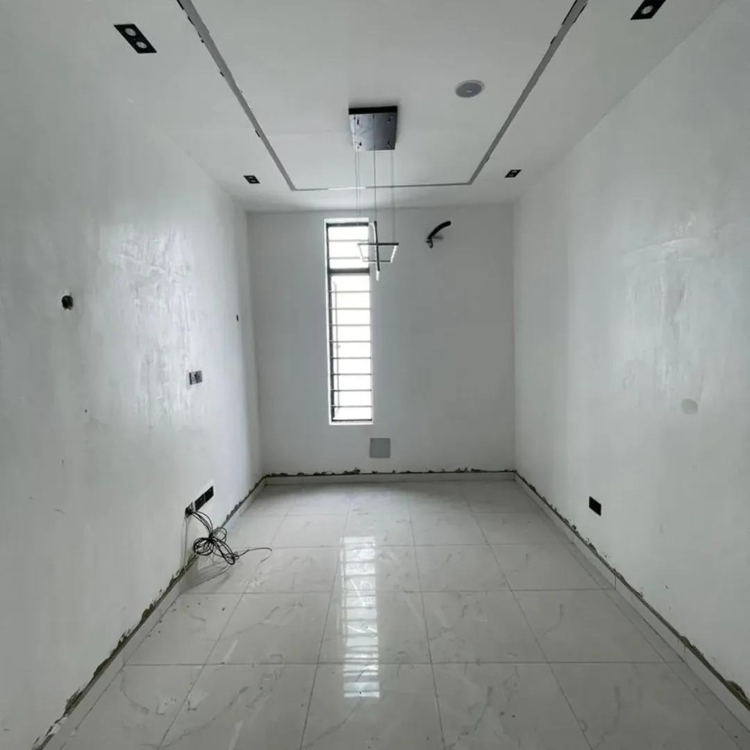 Lagos Luxury: 5-Bed Masterpiece with BQ in Chevron