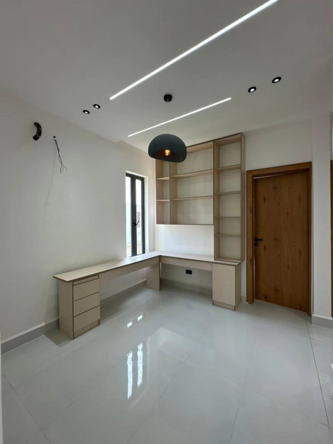 Stunning 5-Bed Duplex with Cinema & Pool in Ajah