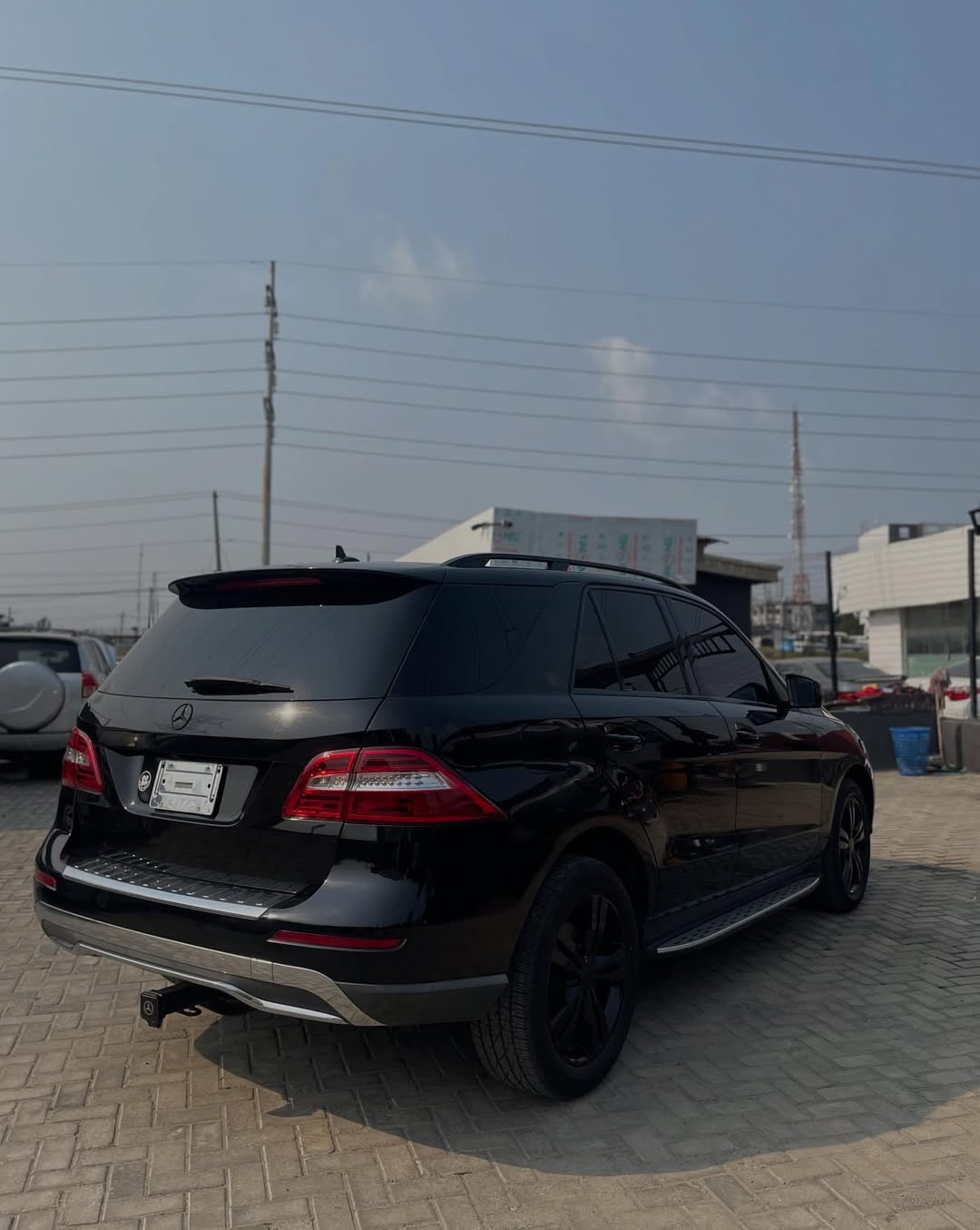 Luxury 2014 ML350: Panoramic Sunroof & 4Matic