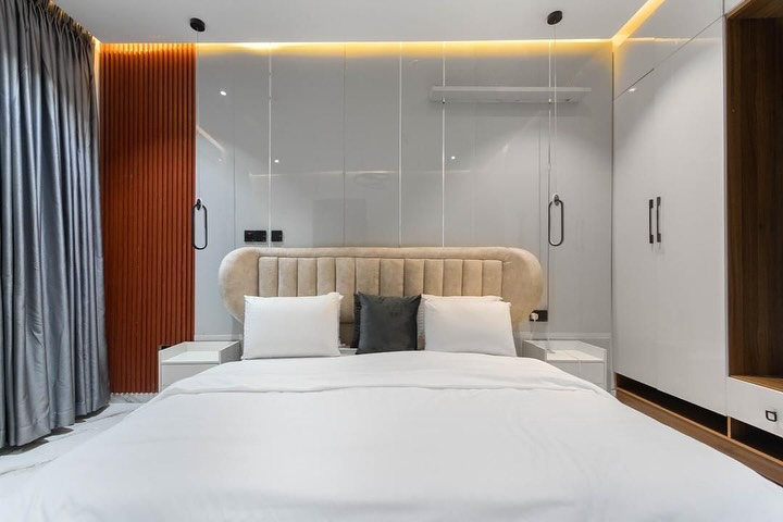 Lagos Luxury Living: Pool, Gym & Smart 2-Bedroom Haven