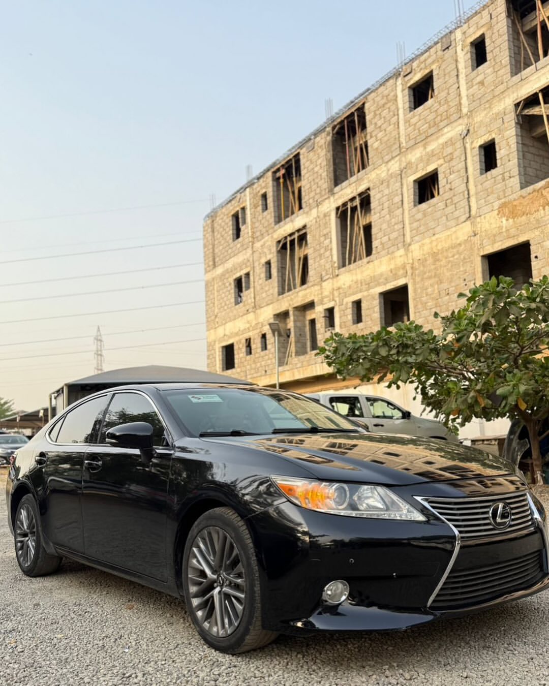 Luxury Redefined: 2014 Lexus ES350 with Premium Tech