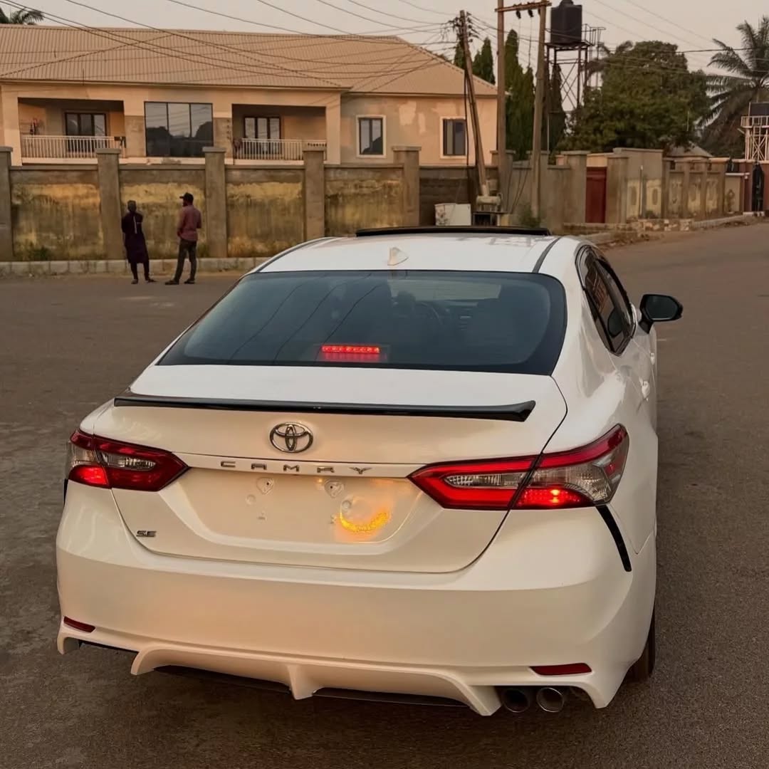 2018 Camry SE: Keyless & Wireless Charging