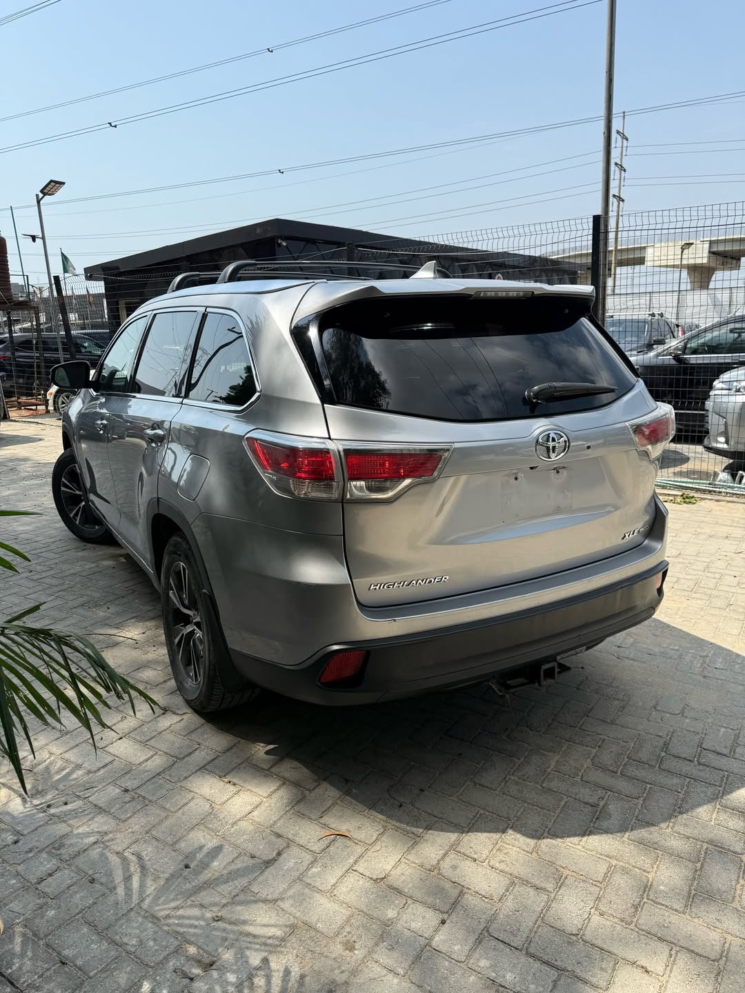 2016 Toyota Highlander: Luxury & Value at 28M