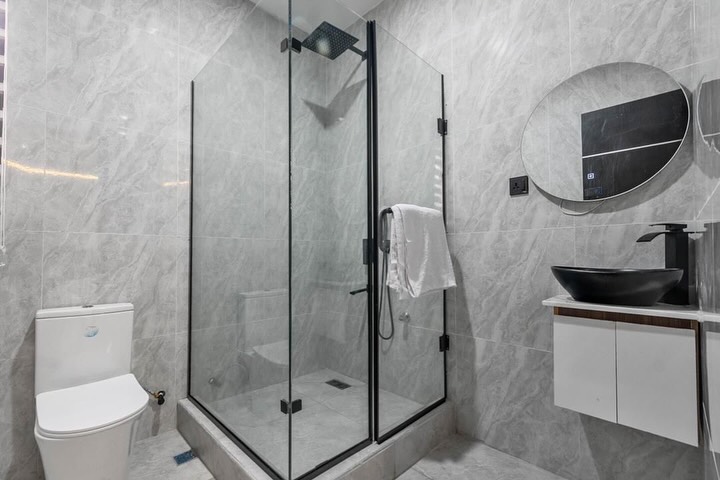 Lagos Luxury Living: Pool, Gym & Smart 2-Bedroom Haven