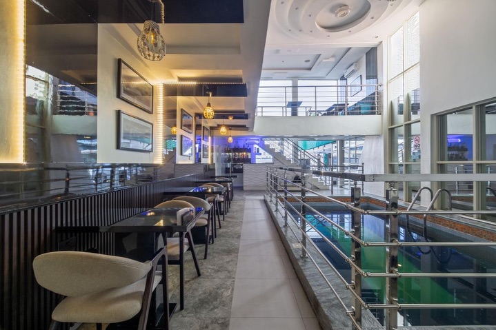 Luxury 1-Bed Loft with Pool & PS5 in Lekki