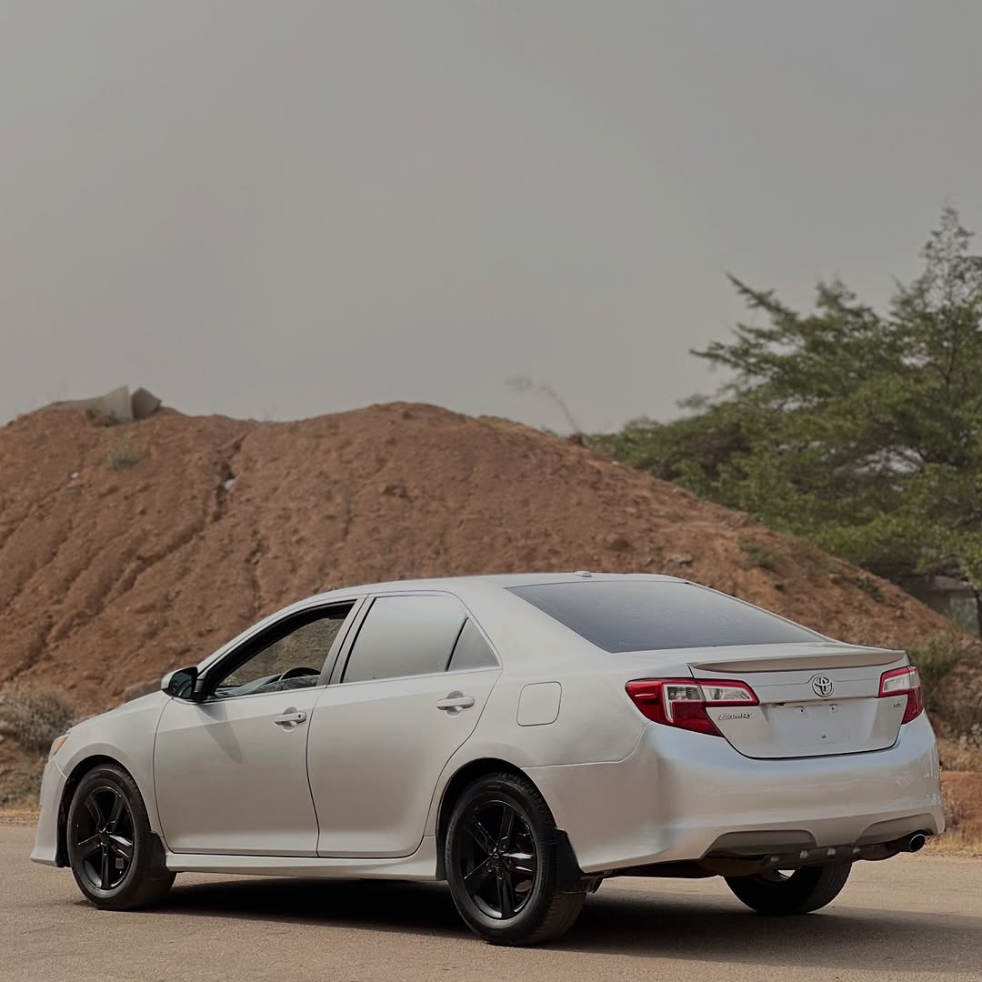 Unbeatable 2013 Camry SE: Luxury & Value in Abuja