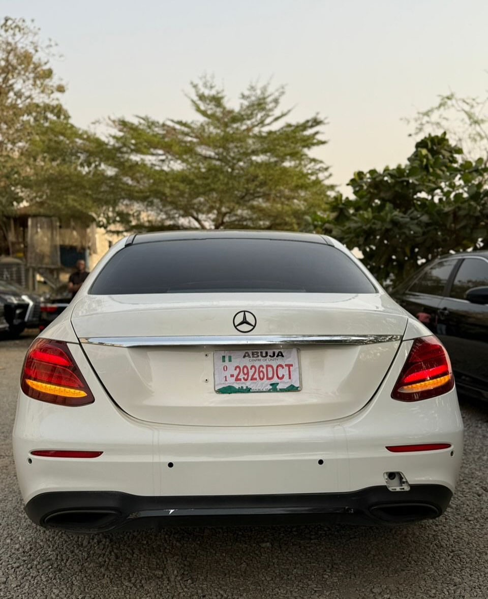 Luxury 2017 Mercedes E300: Keyless & Loaded