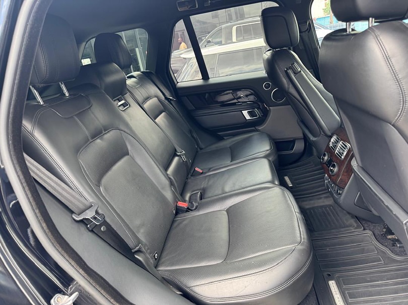 2020 Range Rover Vogue: Abuja’s Pinnacle of Power & Prestige