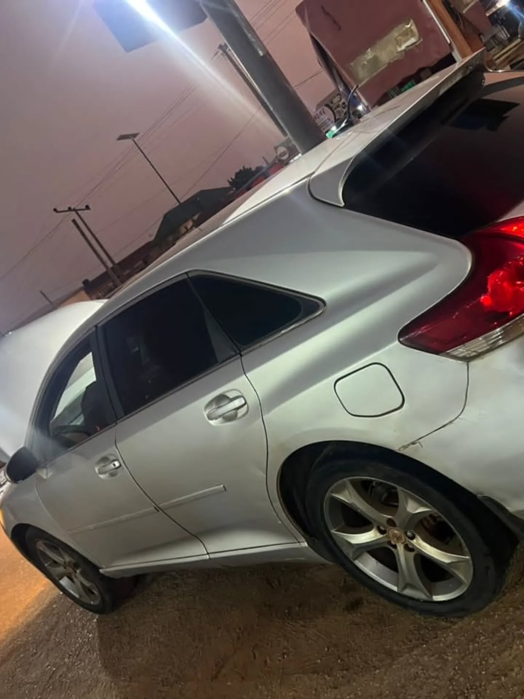 2011 Venza V6: Panoramic Roof, Thumb Start, 9.9m