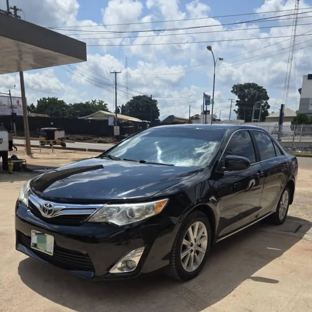 Luxury V6 Camry: Sunroof & Ready to Drive
