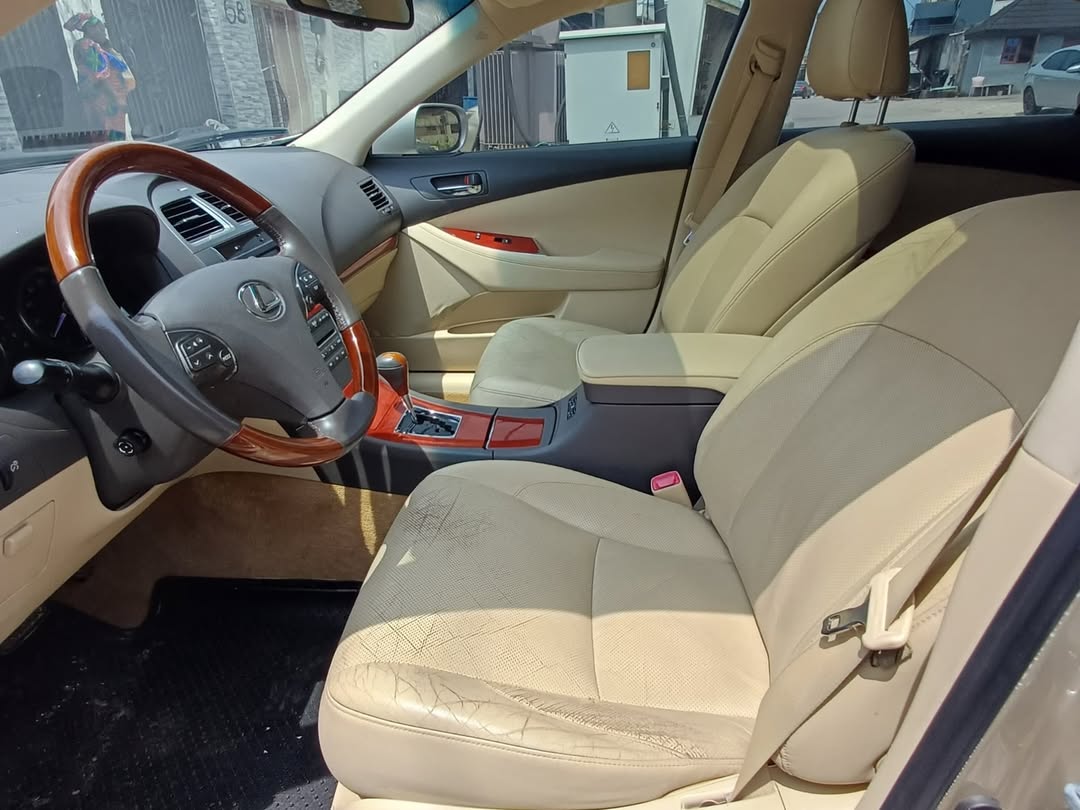 Luxury Redefined: 2011 Lexus ES 350 Full Option