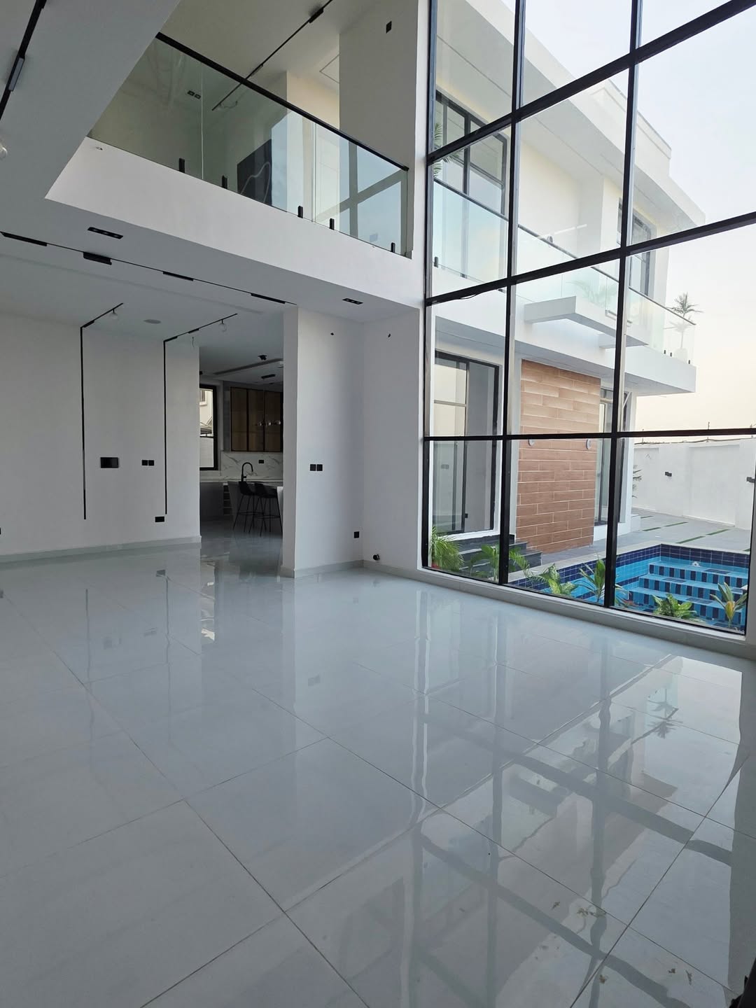 Elegant 5-Bedroom Haven with Cinema & Pool in Lekki