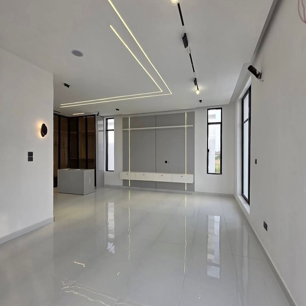 Opulent 5-Bed Duplex with Resort-Style Pool in Chevron