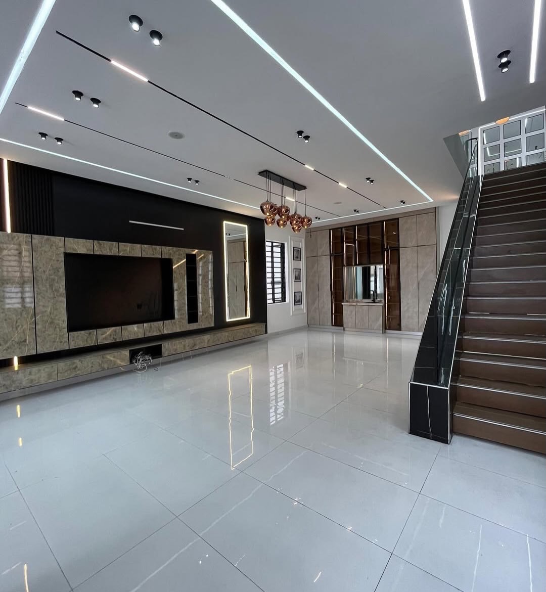 Ultimate 5-Bedroom Estate Gem with Pool & BQ in Ikota