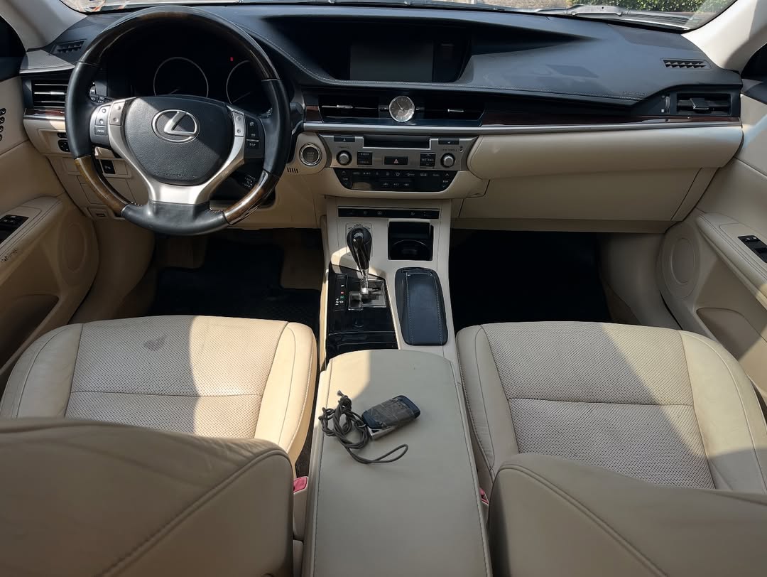 2014 Lexus ES350: Luxury & Power, Ready to Zoom