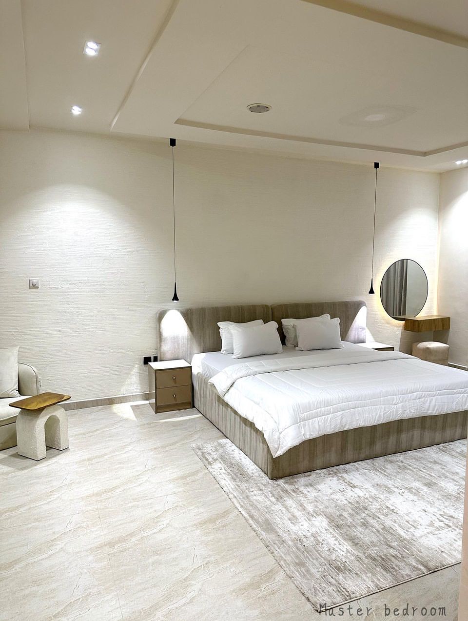 Victoria Bay Oasis: 4BR with Pool & PS5