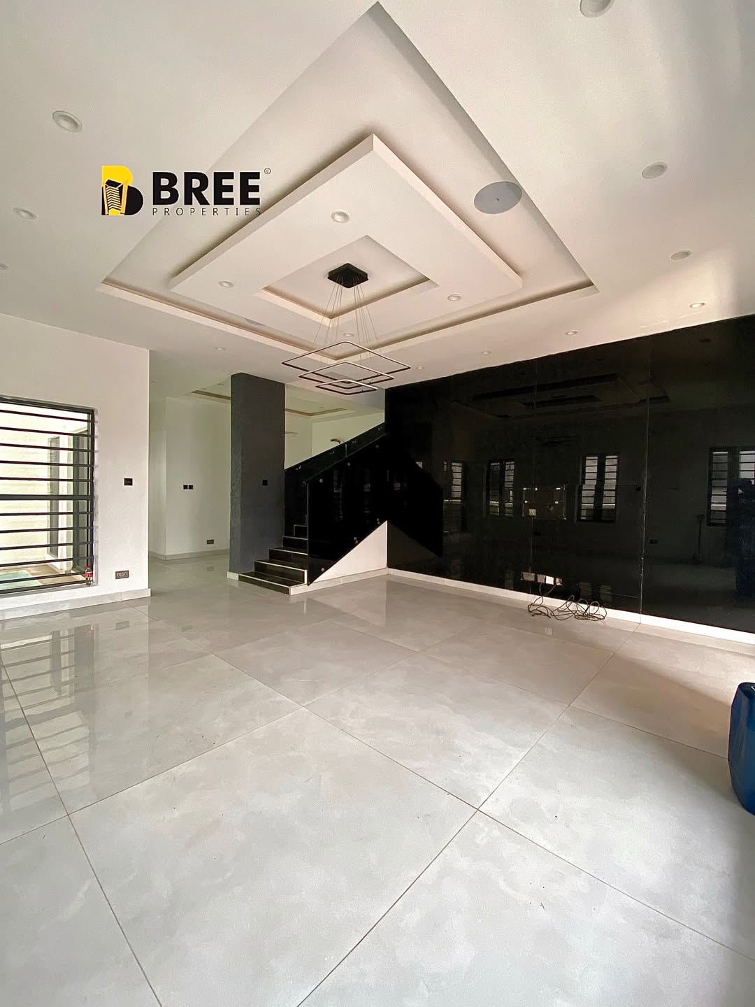 Stunning 4-Bed Poolside Retreat in Lekki County