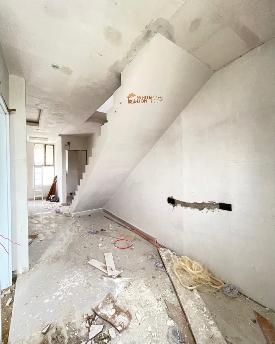 Lekki Phase 1 Gem: Spacious 2-Bed Maisonette with C of O