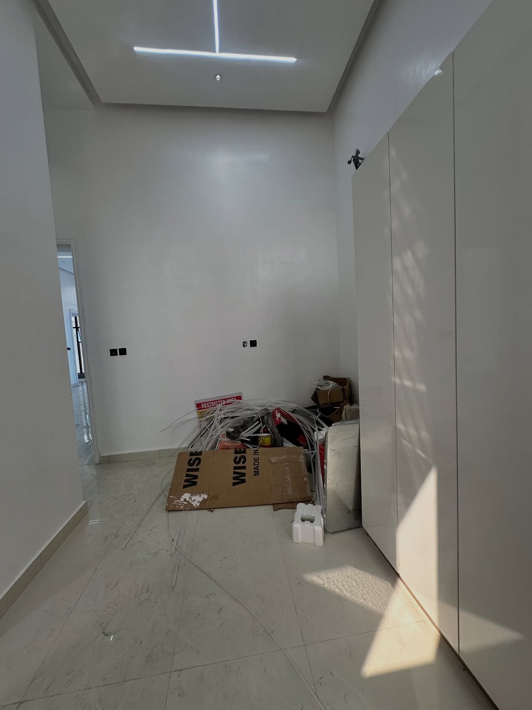 Lekki Phase One: 3Beds with Pool & Gym