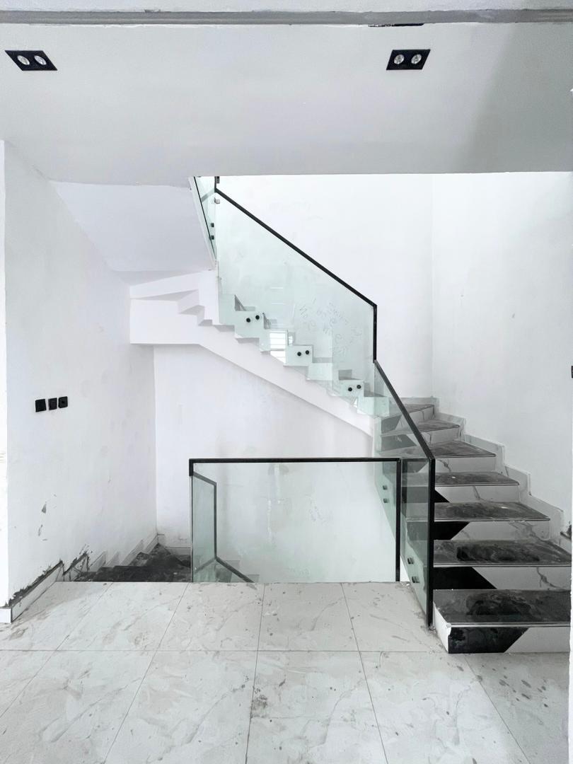 Exquisite 5-Bedroom Duplex in Prime Chevron Lekki