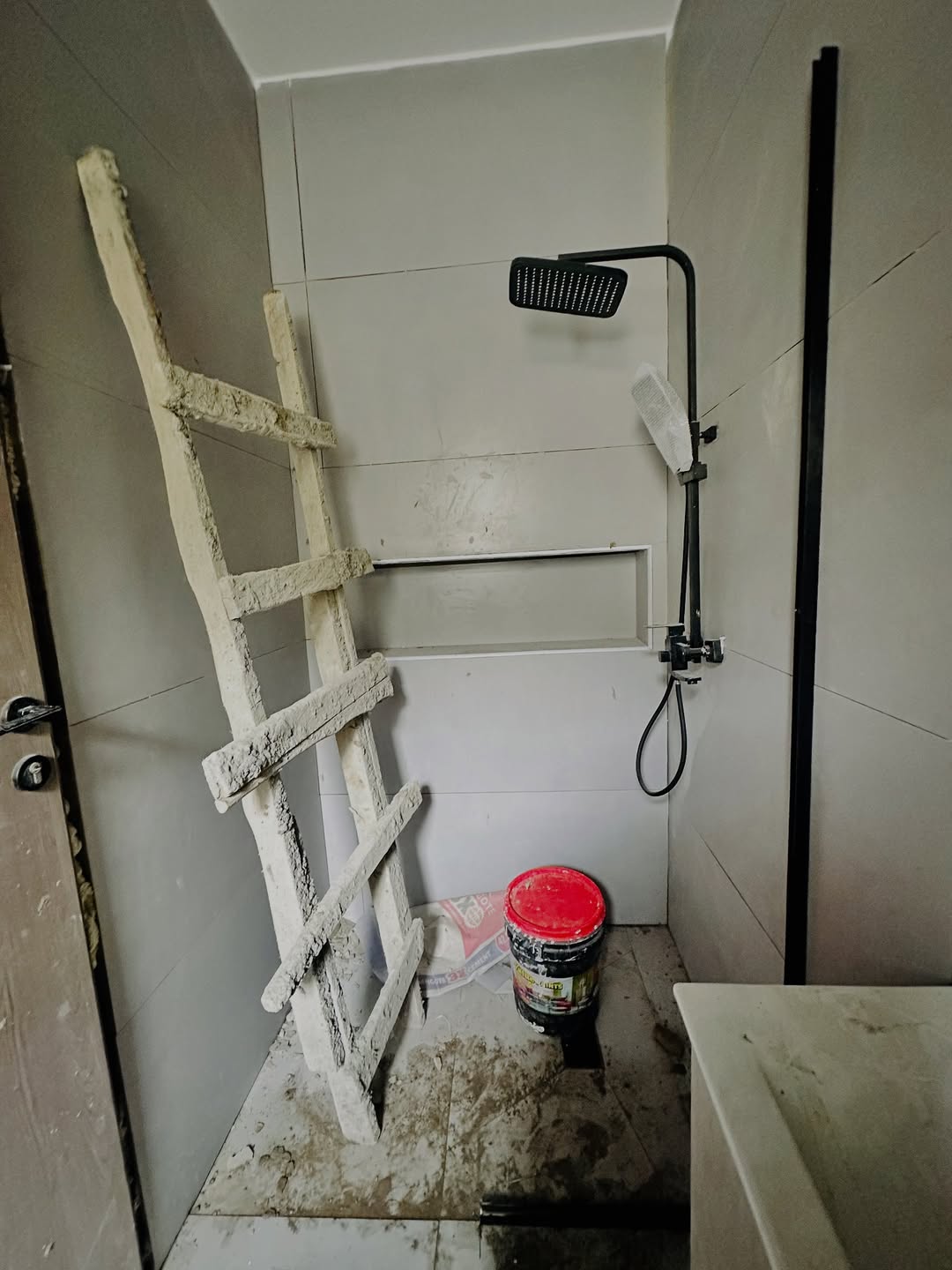 Lekki’s Finest 2-Bed Haven: Pool, Gym & Elevator