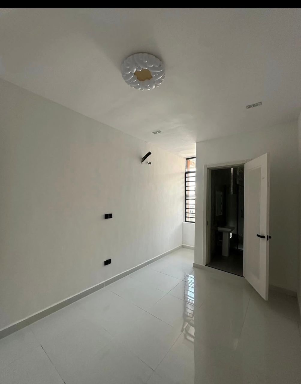 Lekki’s Newest Gem: 2-Bed Ensuite with Walk-In Closet