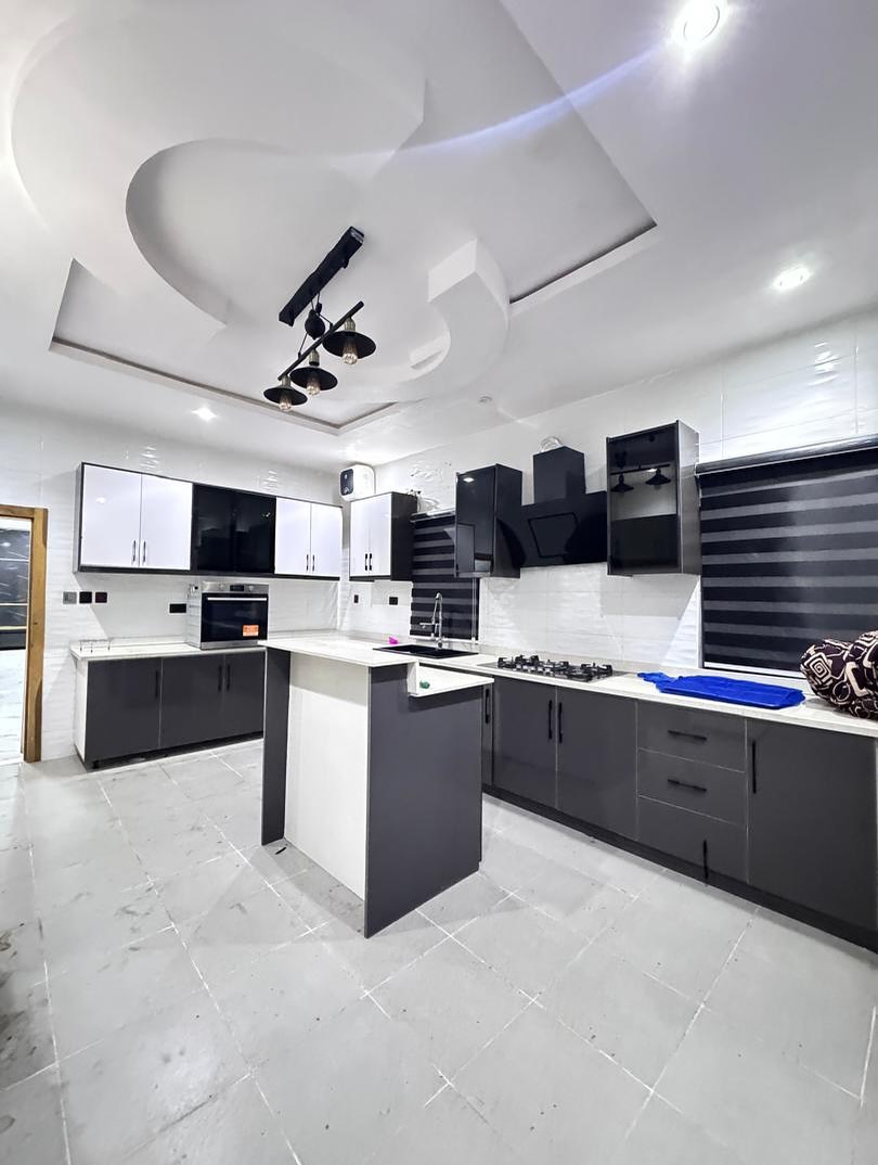 Lekki’s Grand 5-Bedroom Haven in Megamound Estate