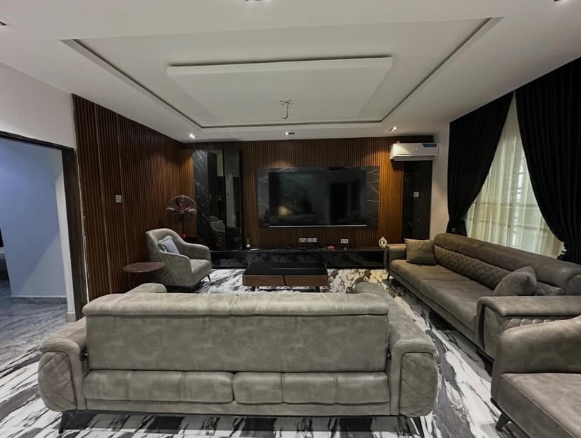 Lavish 4-Bed Terrace Duplex in Lifecamp