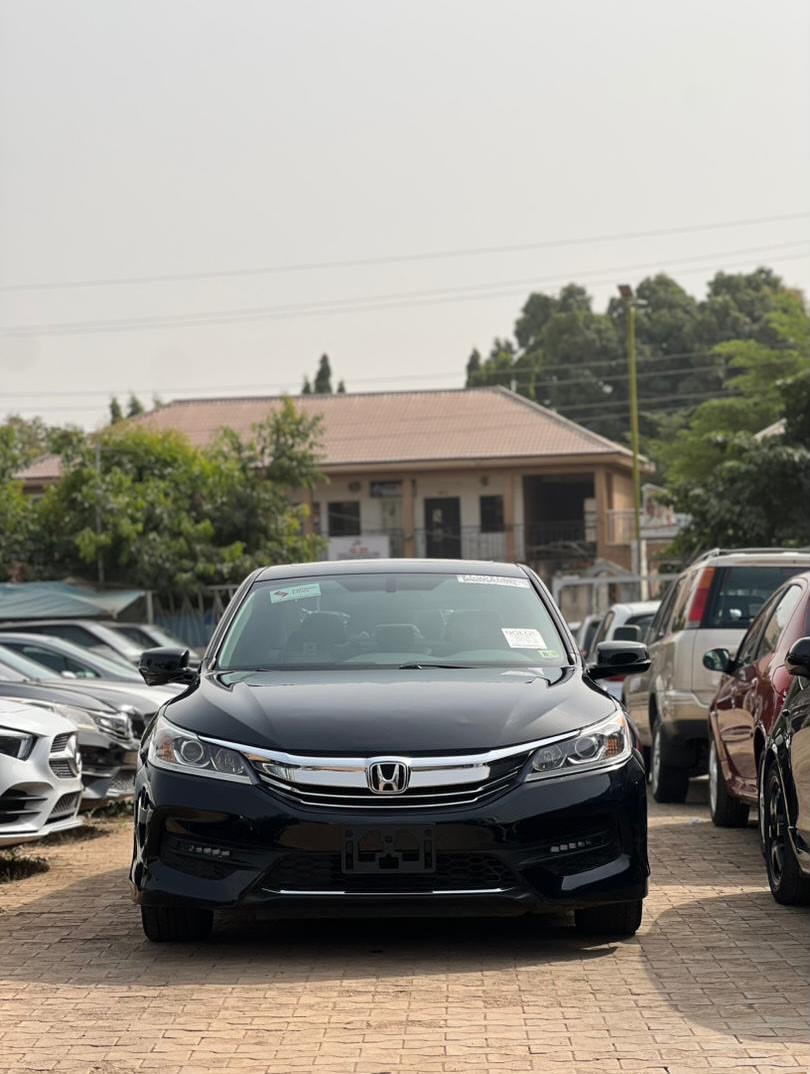 Luxury 2017 Honda Accord EX-L: Keyless & Duty-Paid