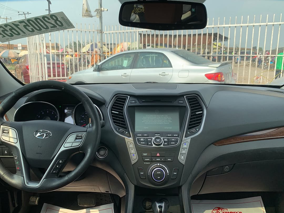 Luxury 3-Row SUV w/ Panoramic Roof & V6 Power