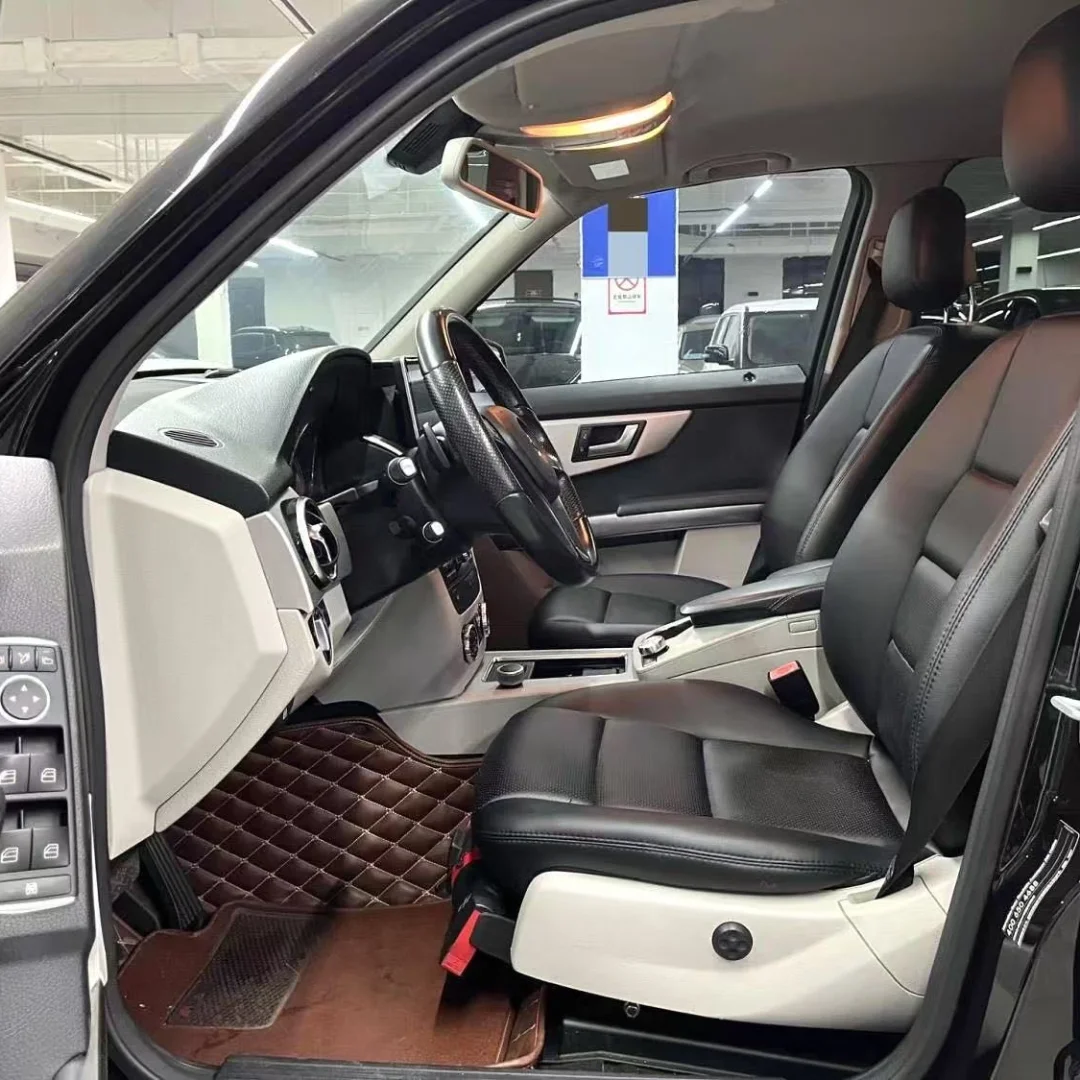 Lagos Luxury: 5-Bed Masterpiece with BQ in Chevron