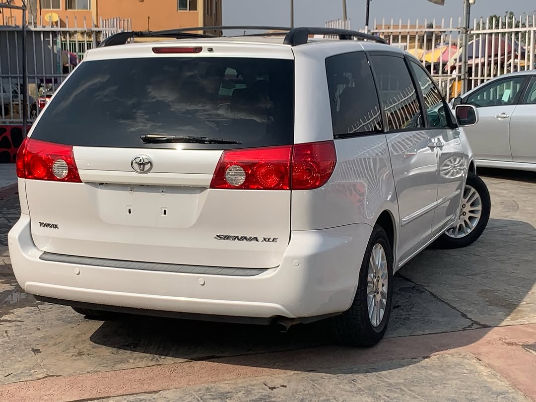 2008 Sienna: Low-Mileage Family Gem, Accident-Free