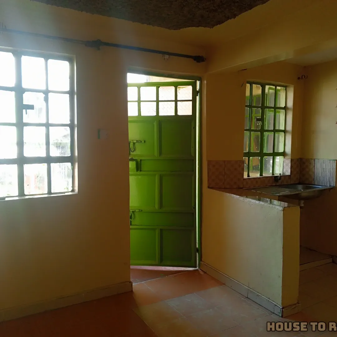 Prime Muthiga Bedsitter: Walk to Highway & Academy