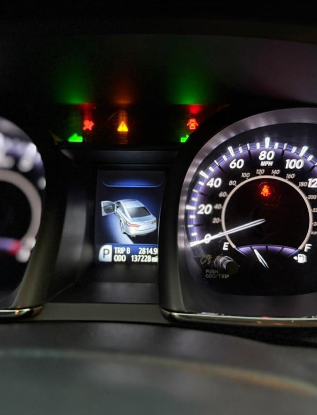 Luxury Avalon: Keyless, Paddle Shifters, Duty-Paid